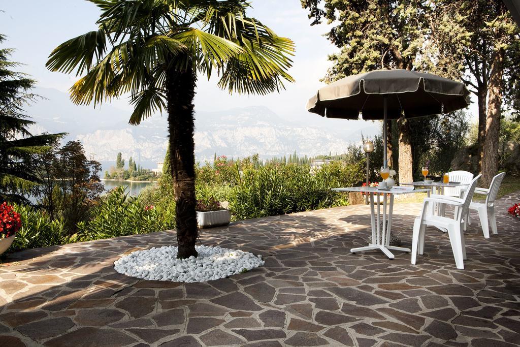 Hotel Villa Orizzonte Мальчезине Экстерьер фото