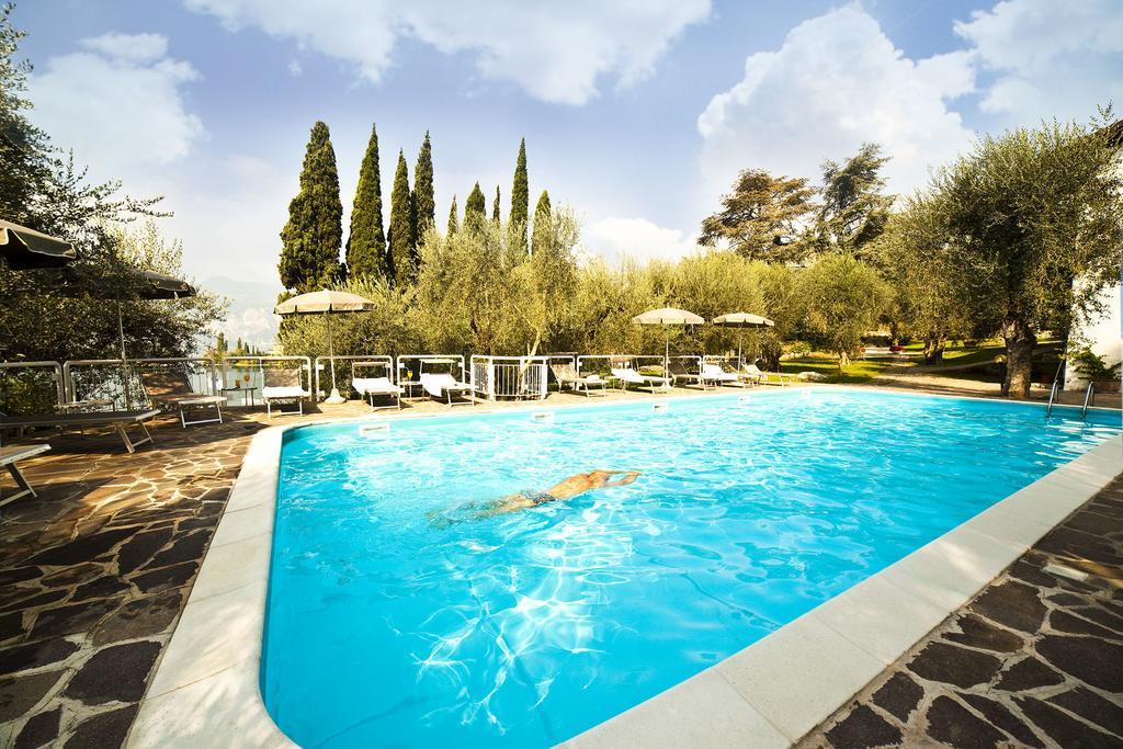 Hotel Villa Orizzonte Мальчезине Экстерьер фото