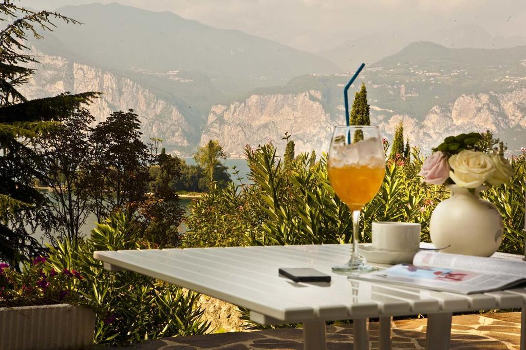 Hotel Villa Orizzonte Мальчезине Экстерьер фото
