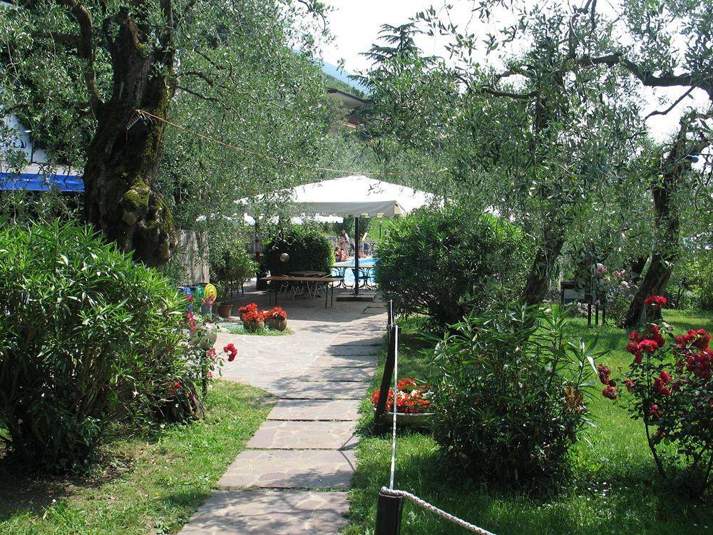 Hotel Villa Orizzonte Мальчезине Экстерьер фото