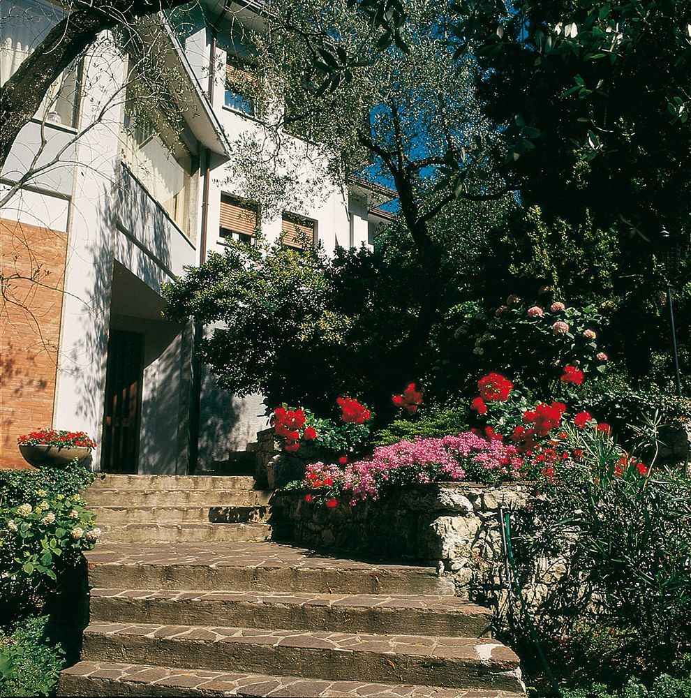 Hotel Villa Orizzonte Мальчезине Экстерьер фото