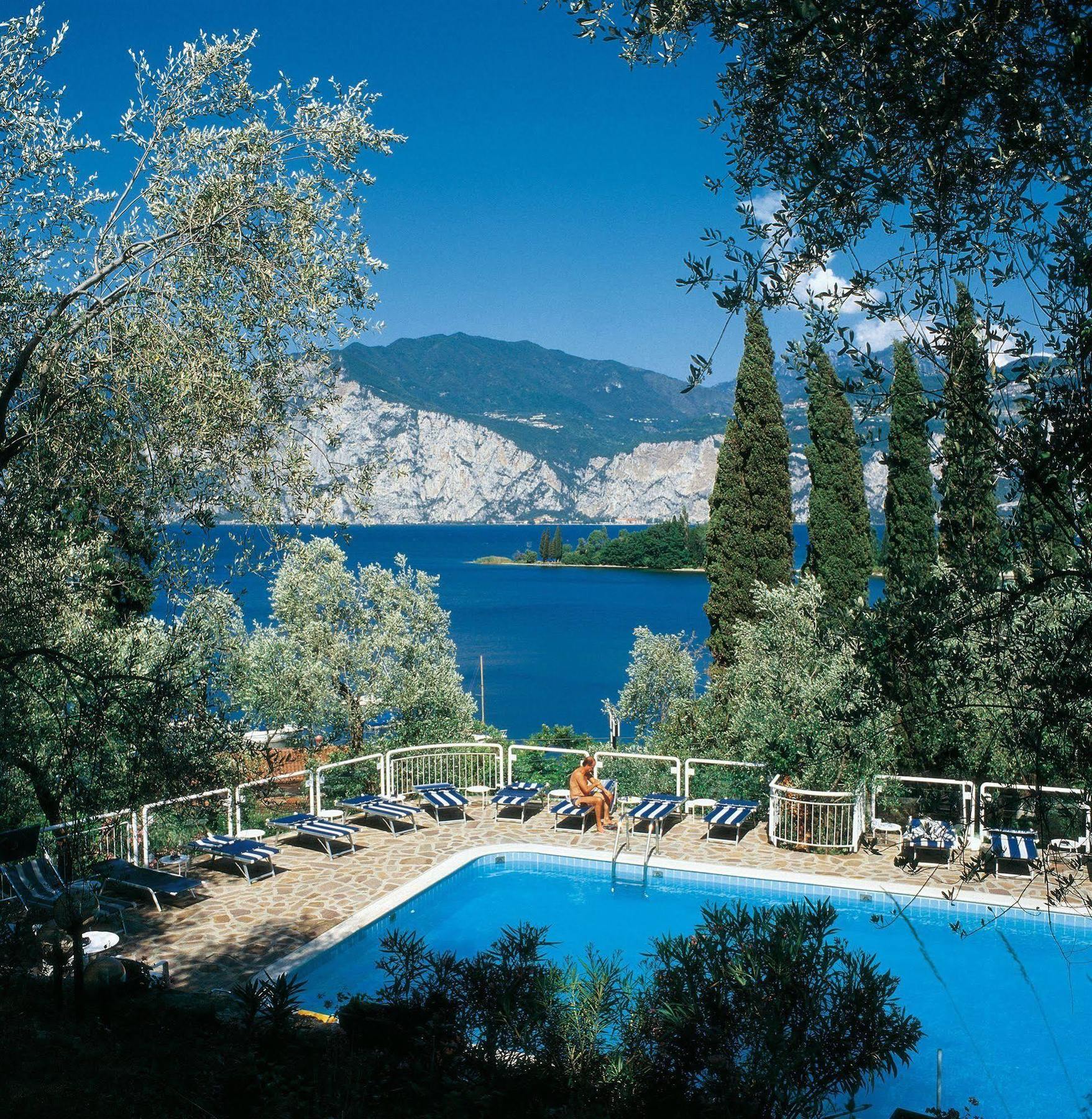Hotel Villa Orizzonte Мальчезине Экстерьер фото