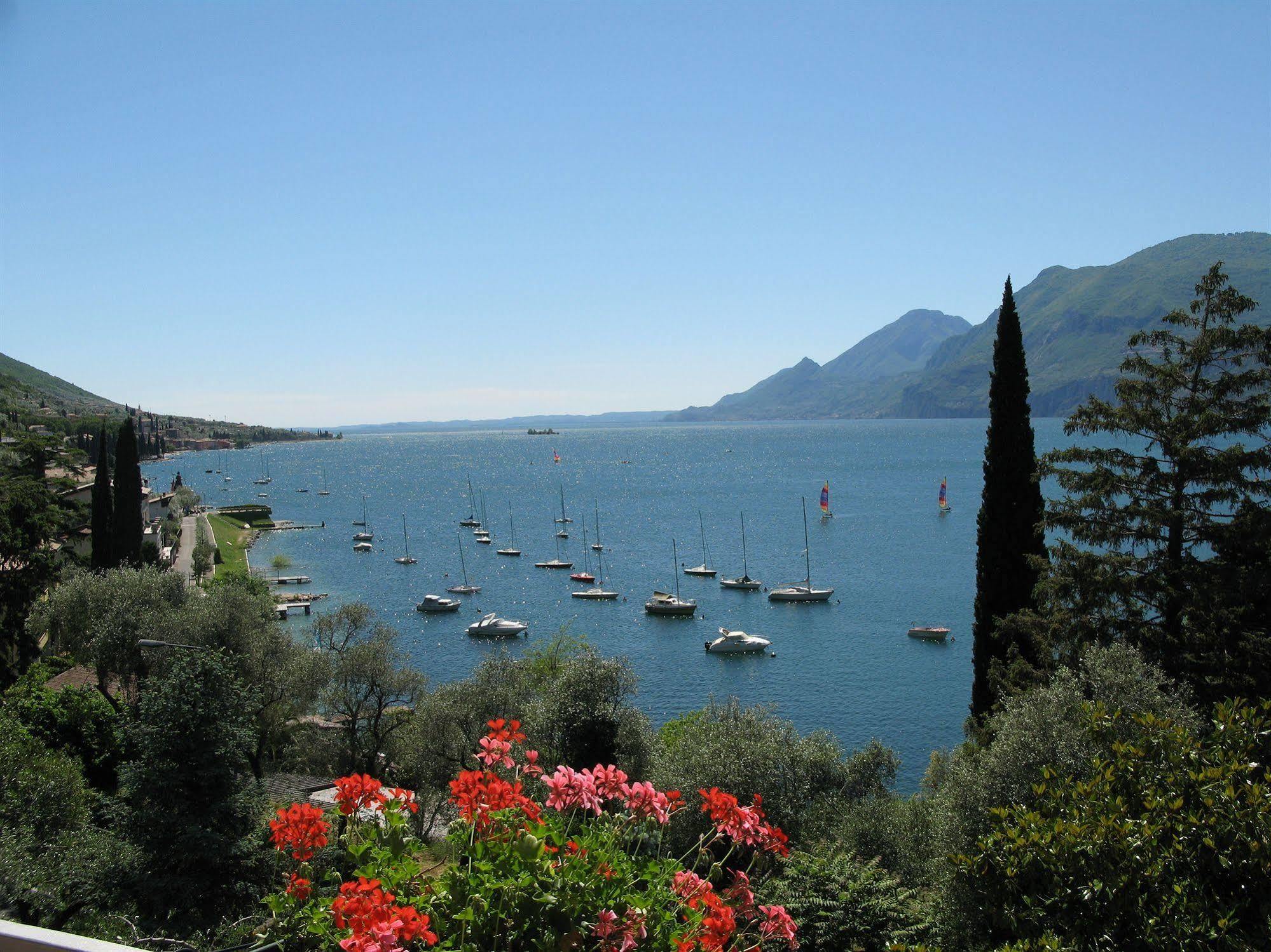 Hotel Villa Orizzonte Мальчезине Экстерьер фото