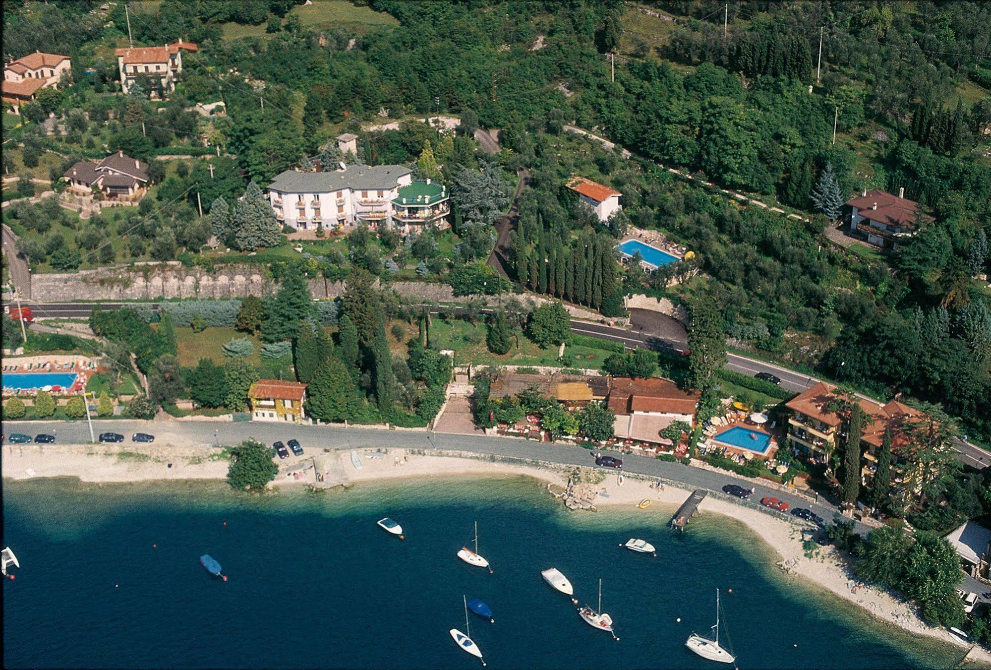 Hotel Villa Orizzonte Мальчезине Экстерьер фото