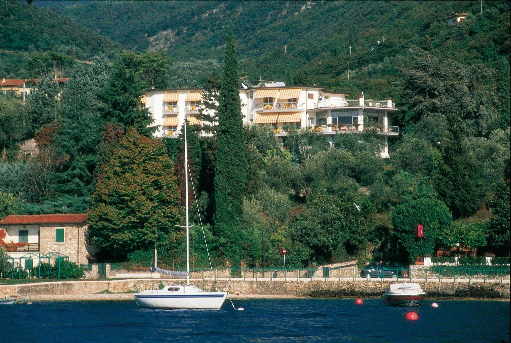 Hotel Villa Orizzonte Мальчезине Экстерьер фото
