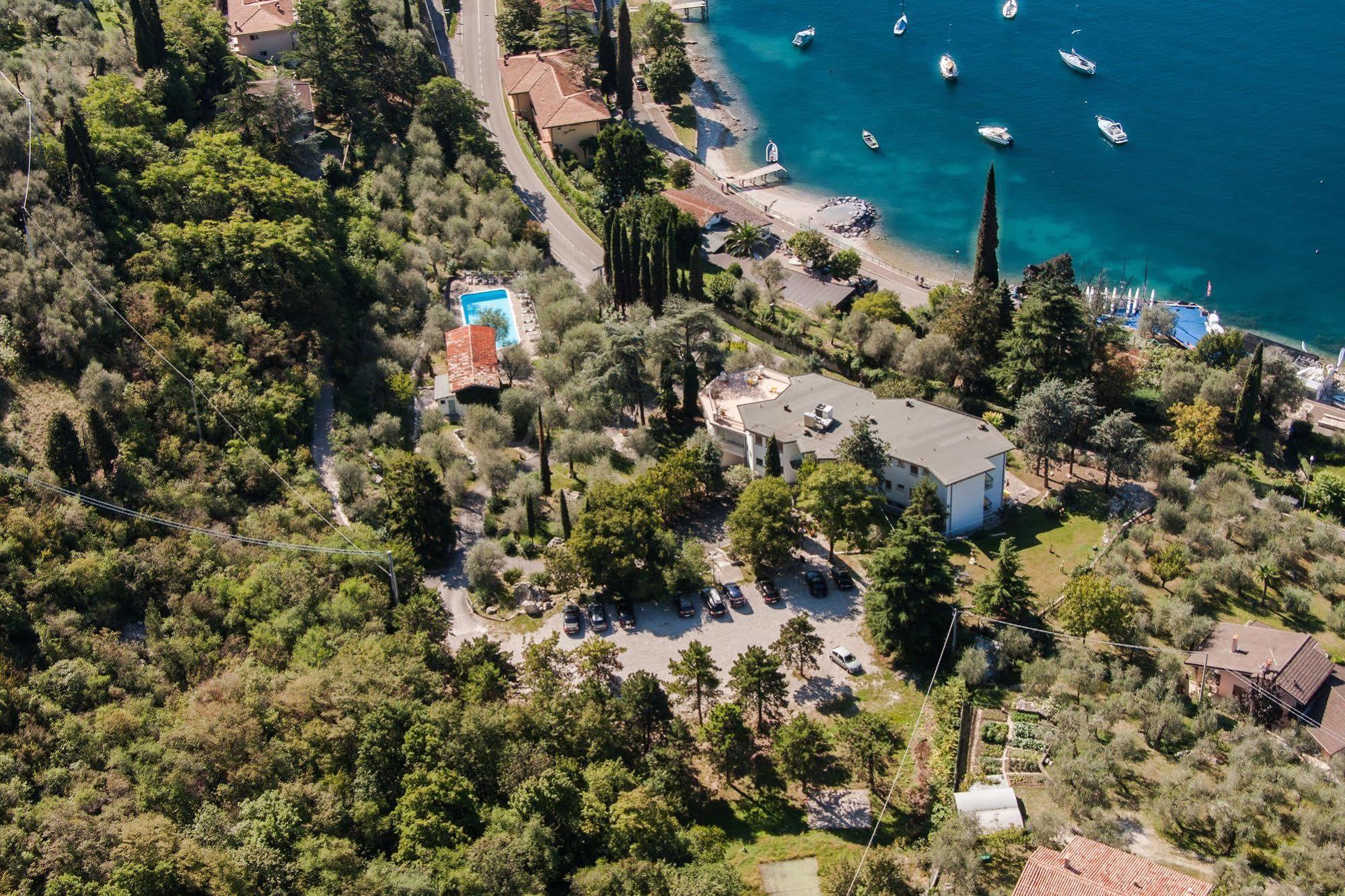 Hotel Villa Orizzonte Мальчезине Экстерьер фото