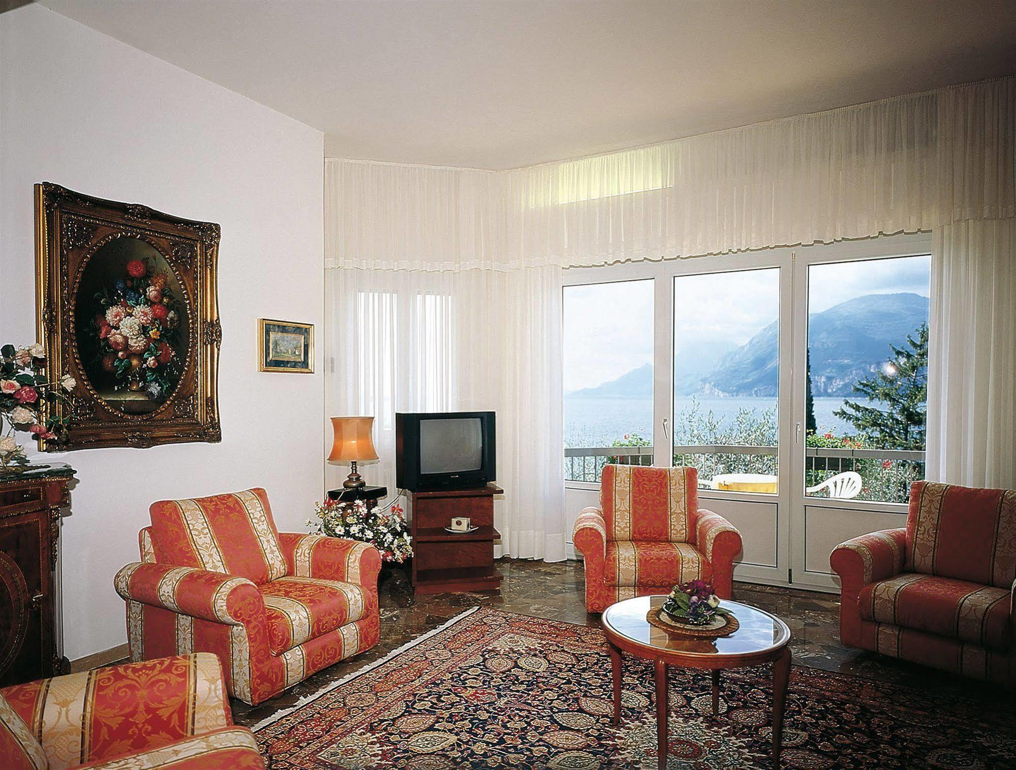 Hotel Villa Orizzonte Мальчезине Экстерьер фото